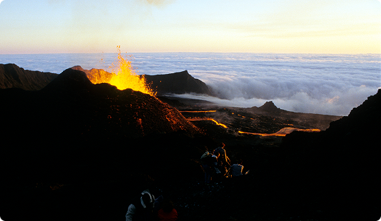 Photographie d'une éruption du Piton de la Fournaise à La Réunion, août 2003