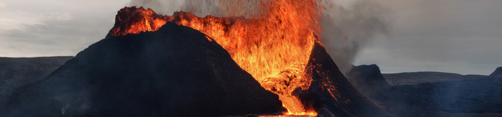 Éruption volcanique du Fagradalsfjall en Islande avec effondrement de flanc et coulée de lave, 2021